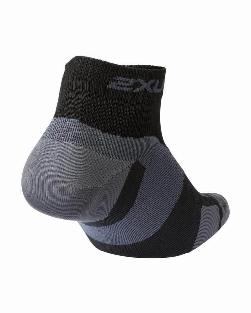 2XU Vectr Ultralight 1/4 Crew Unisex Running Socks (Black/Titanium)
