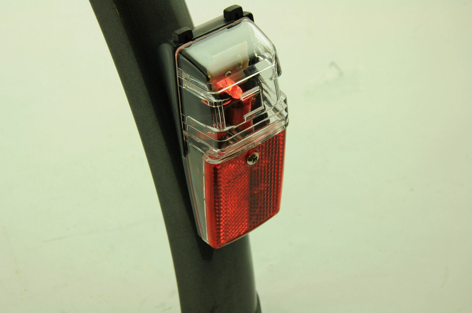 FOLDING BIKE REAR MUDGUARD FITTING LED BATTERY CYCLE LIGHT SALE OVER 50% OFF RRP