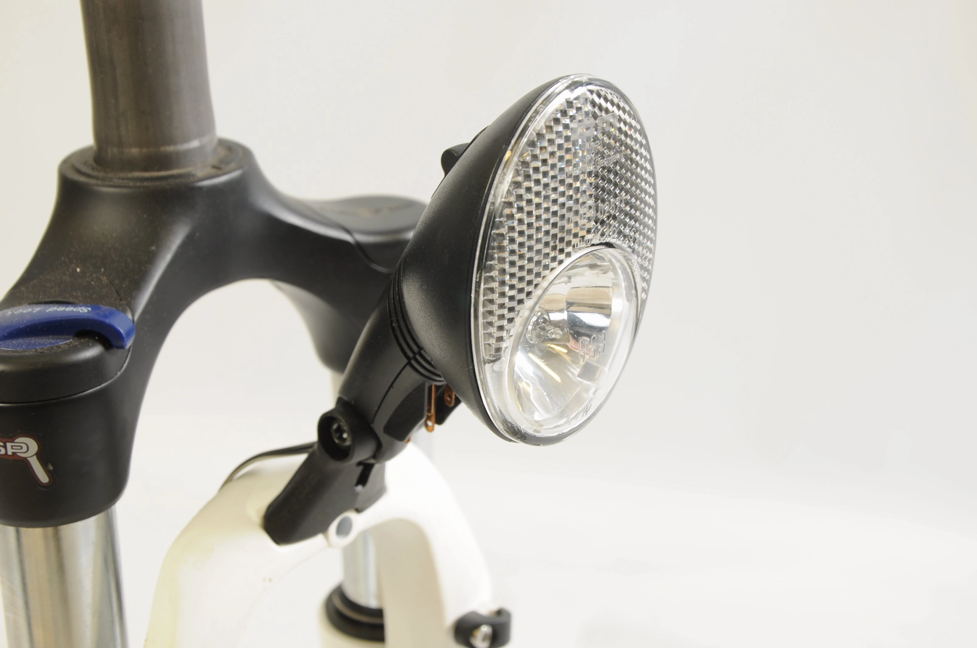 Front Dynamo Light Halogen Busch & Muller Lumotec Oval Senso   Free Fork Bracket