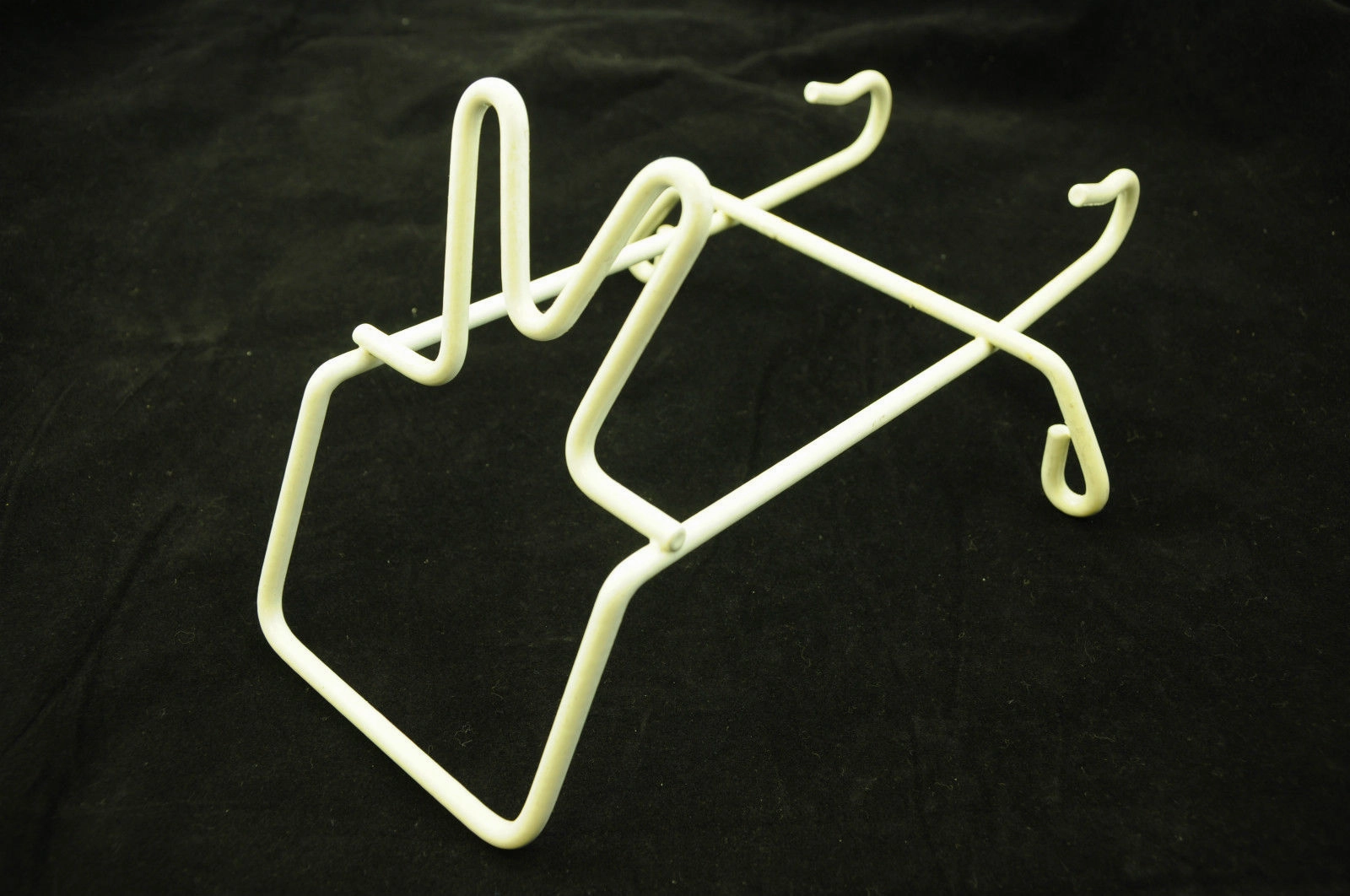 SPENCER WIRE BASKET HANDLEBAR HANGER ,HOLDER,HOOK FOR ATTACHING BASKET WHITE